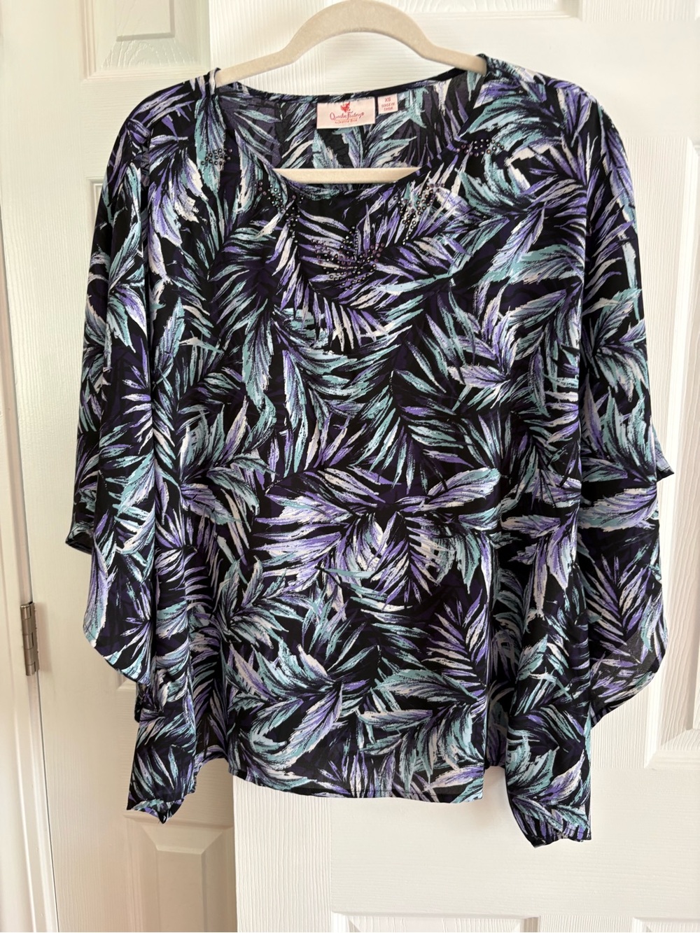 NWOT- Quaker factory, by QVC Casual Black Leaf-Print Cafatan top- Purple/Teal